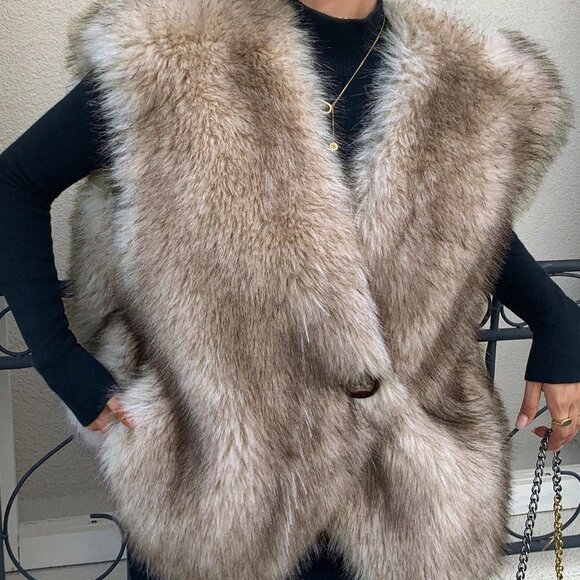 Camel Women's Party V-Neck Loose Sleeveless Faux Fur Vest - Picture 2 of 11